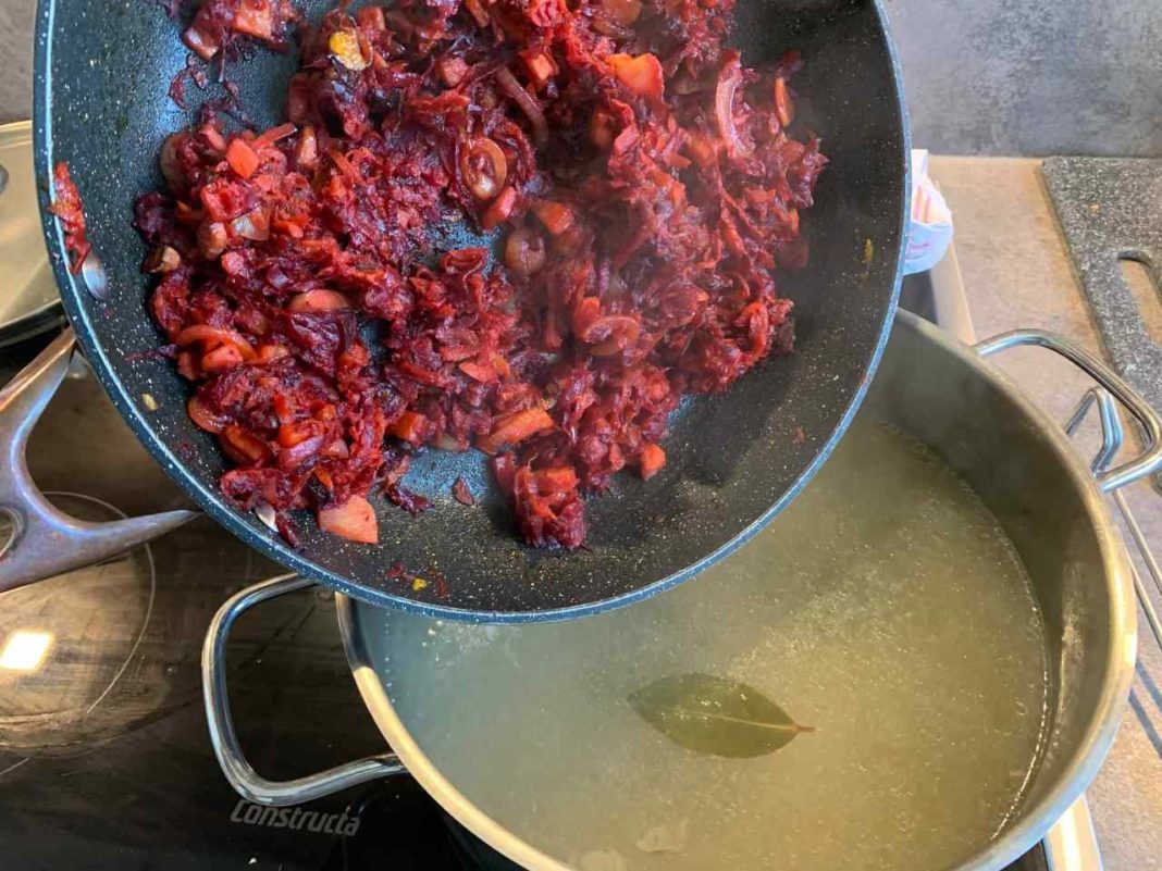 Borschtsch ohne Kartoffeln - Low Carb/ Keto