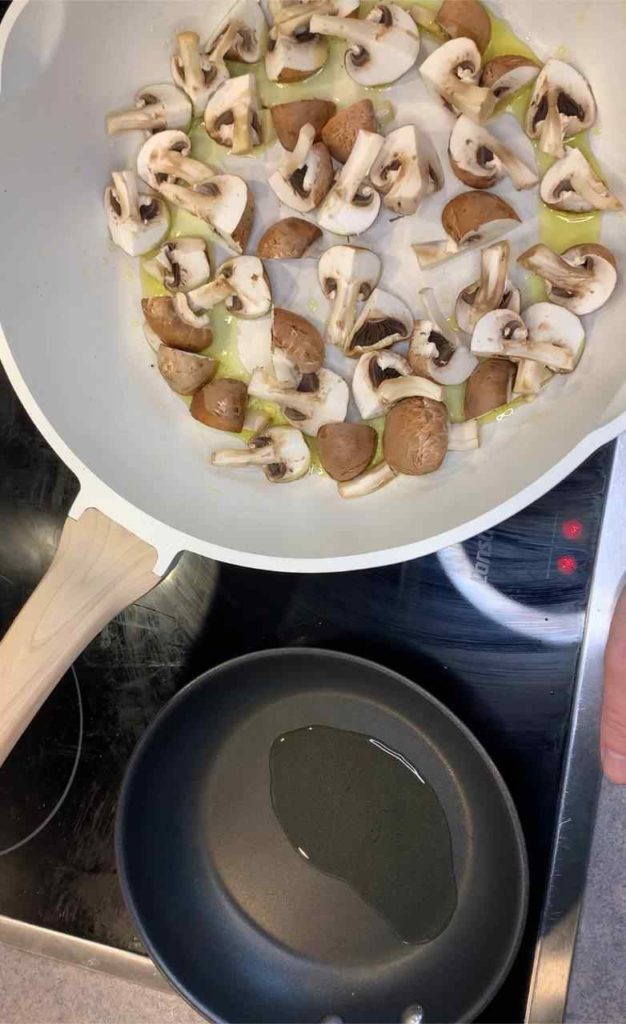 Nordsee-Lammrücken mit gebratenen Champignons