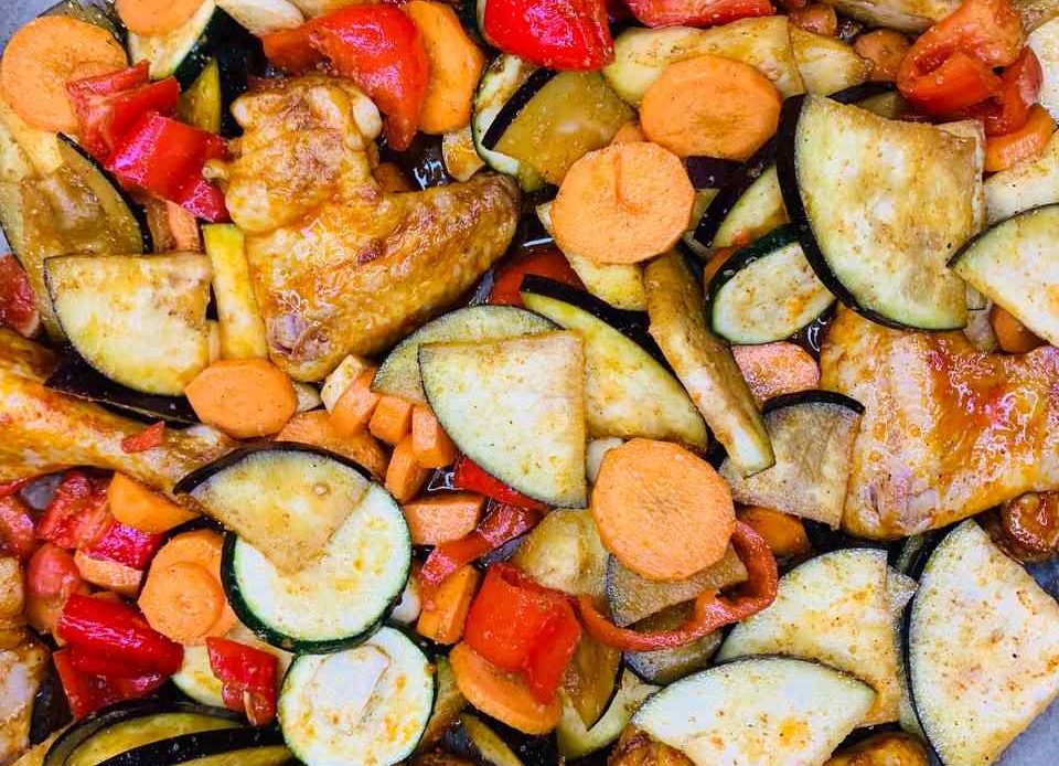 Hähnchenteile mit Gemüse im Ofen - Low Carb/Keto