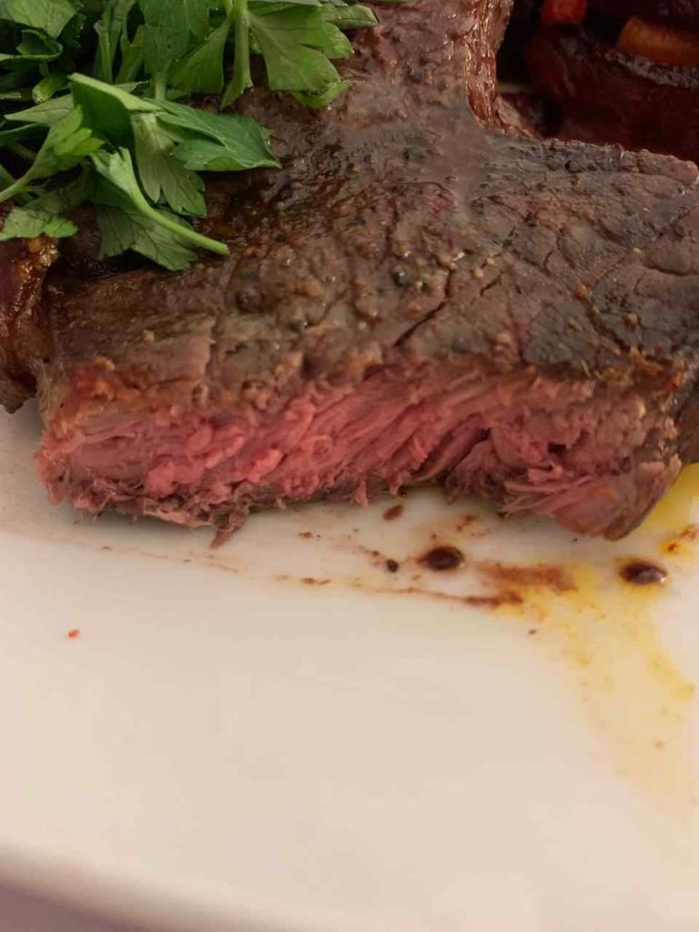 Rumpsteak auf dem Elektrogrill mit Gemüsepommes