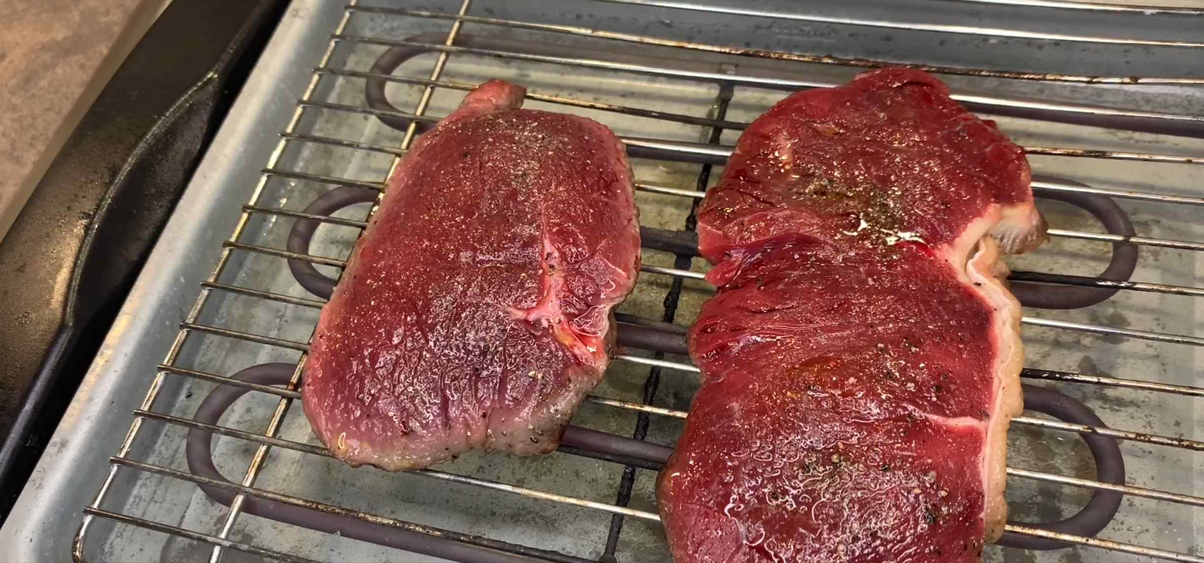 Steaks auf dem Elektrogrill girllen