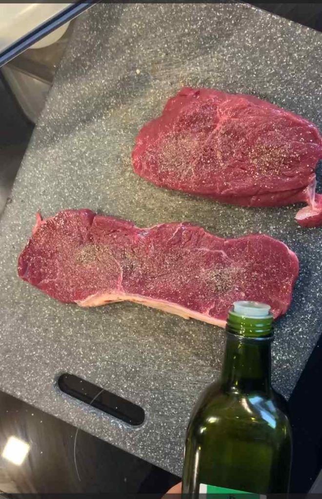 Rumpsteak auf dem Elektrogrill mit Gemüsepommes
