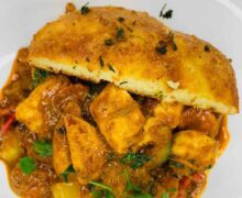 Indisches Chicken Tikka Masala mit selbst gemachtem Keto Naan Brot