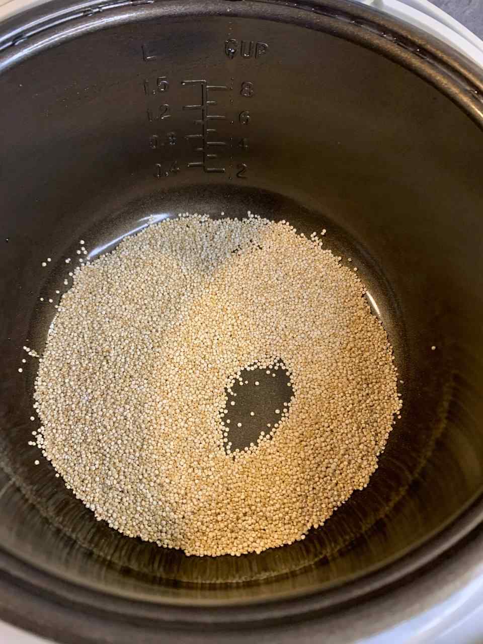 1 Portion Quinoa hineingeben
