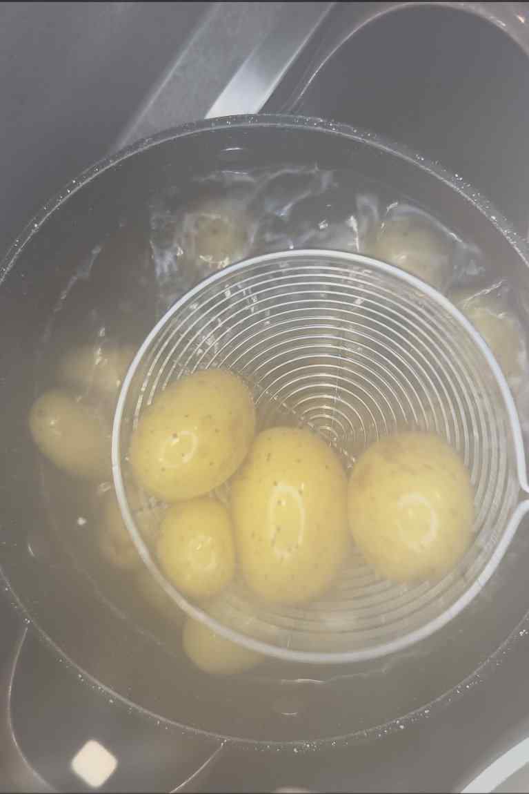 Drillinge Kartoffeln abgekocht und rausnehmen