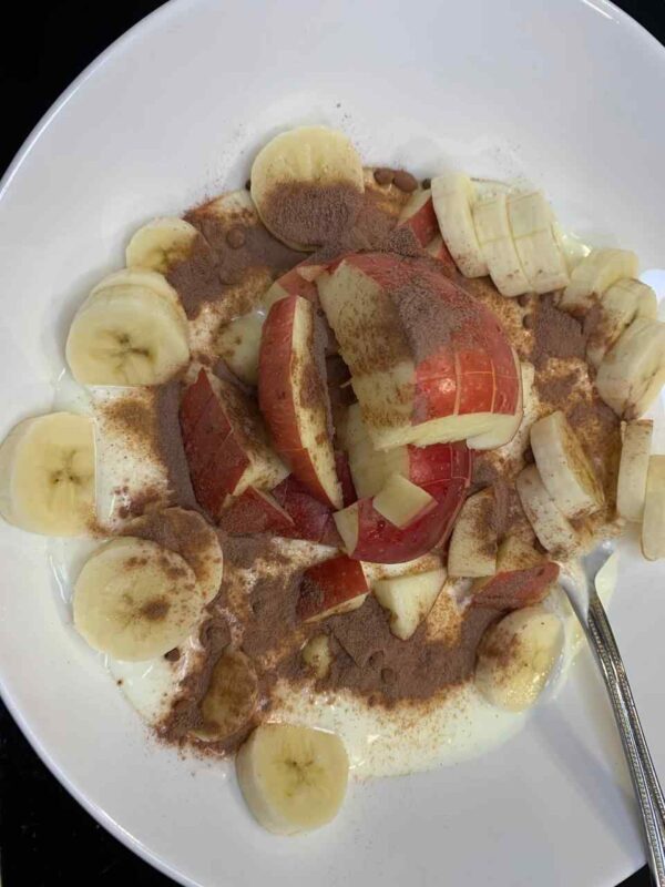 Joghurt mit Apfel, Banane, Zimt &amp; Hazelnut Nougat Flavor