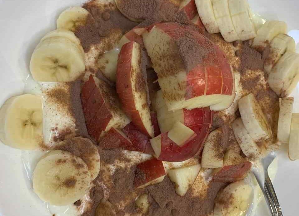 Joghurt mit Apfel, Banane, Zimt &amp; Hazelnut Nougat Flavor
