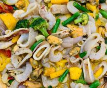 Meeresfrüchte mit Frosta Gemüse Curry Kokos gemeinsam anbraten