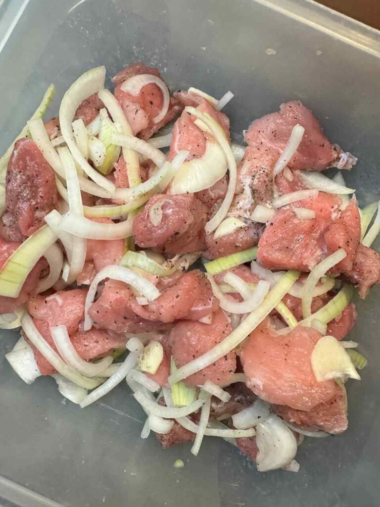 Fleisch mit Zwiebeln zart machen - Test
