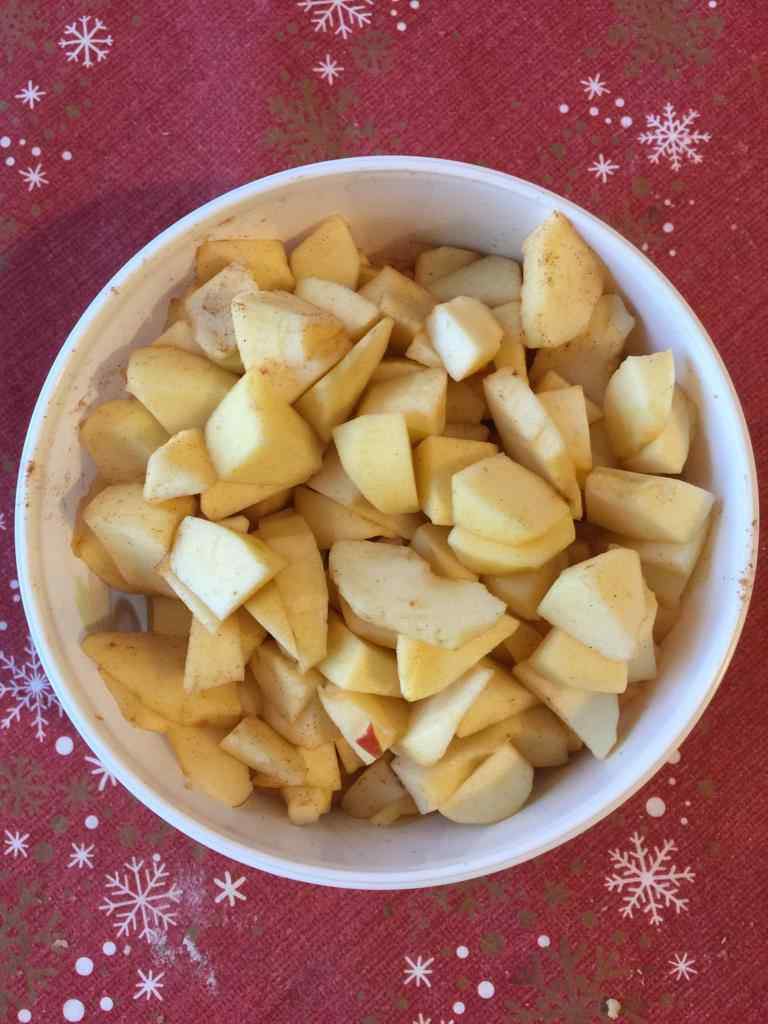 Füllung für den Apfelkuchen vorbereiten