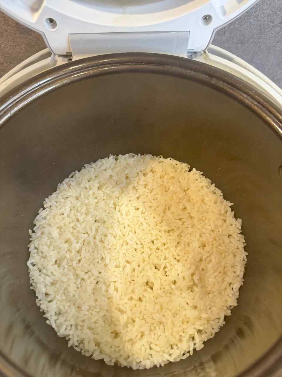 Reis im Reiskocher kochen