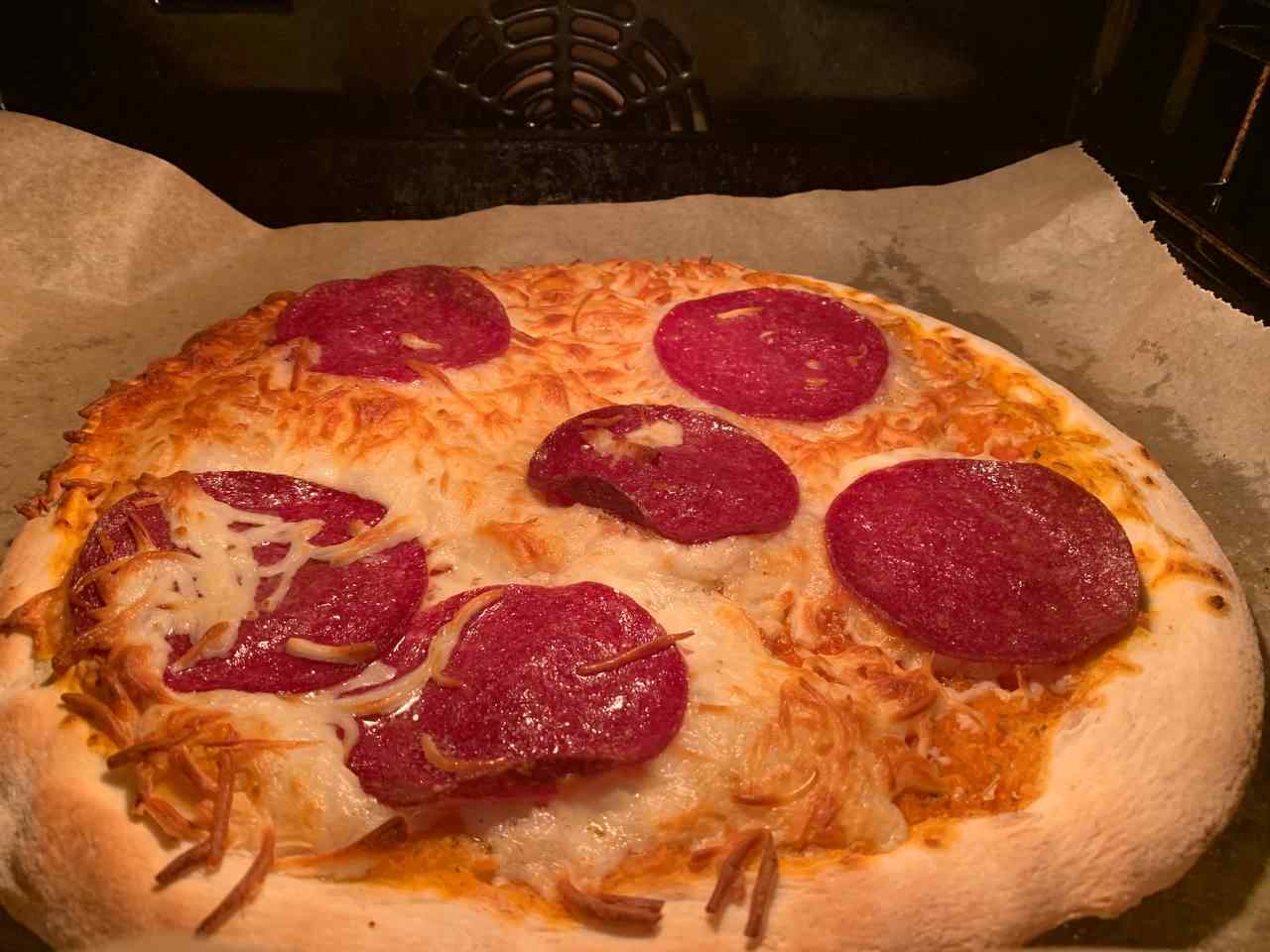 TK Salami Pizza bei Umluft um Ofen
