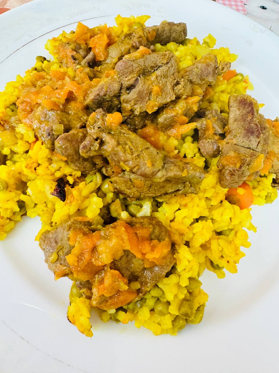 Rehgulasch mit Naturreis &amp; Gemüse
