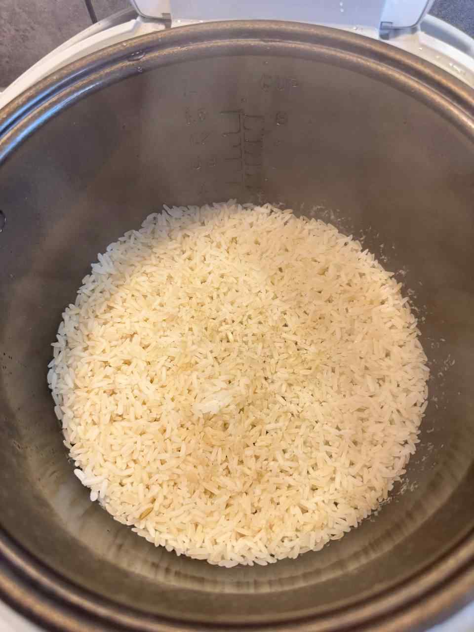 Reis im Reiskocher gekocht